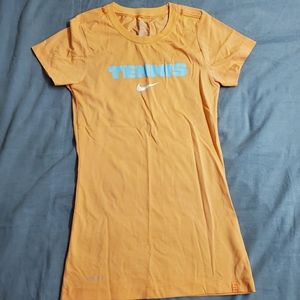 🍀NWOT Peach Nike tennis t-shirt